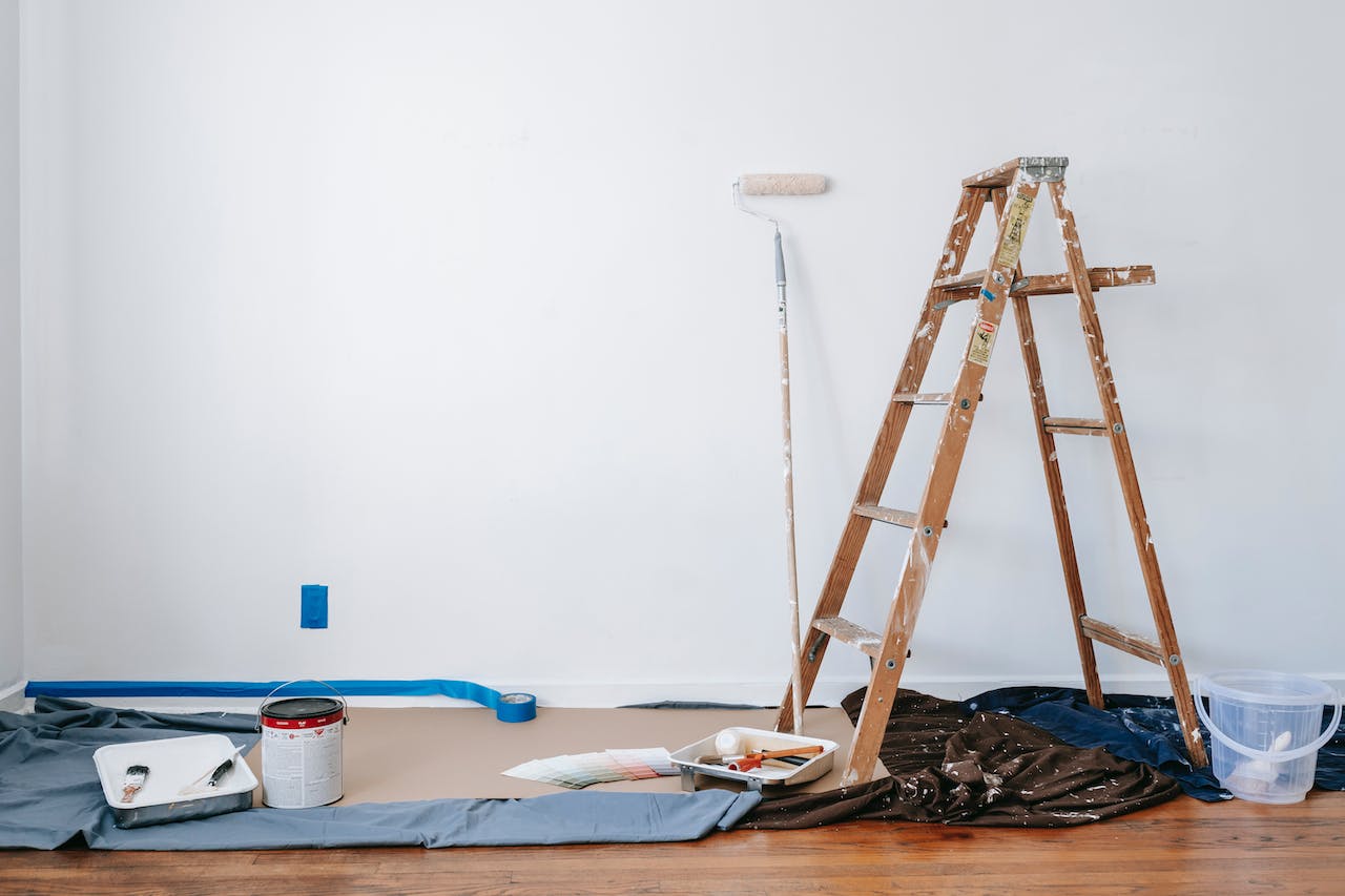 Pros and Cons of Painting your House Yourself