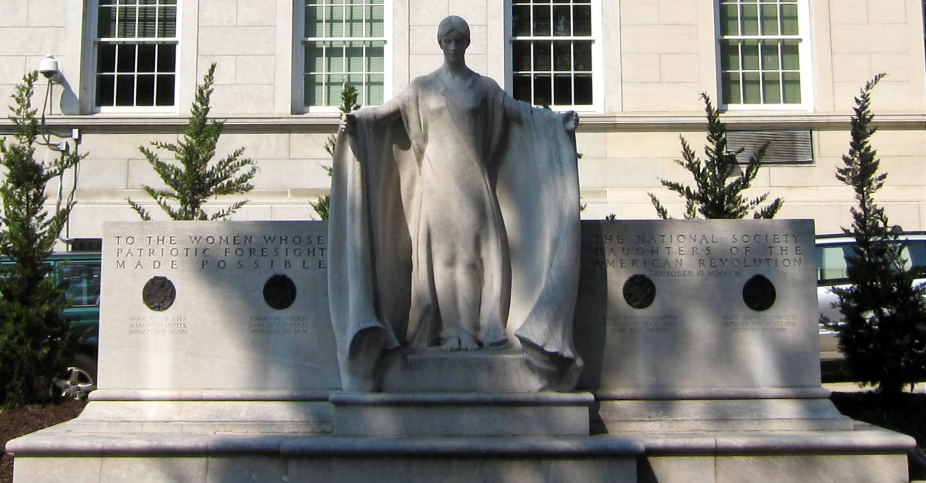 the sculpture Founders of the Daughters of the American Revolution in Washington, D.C.