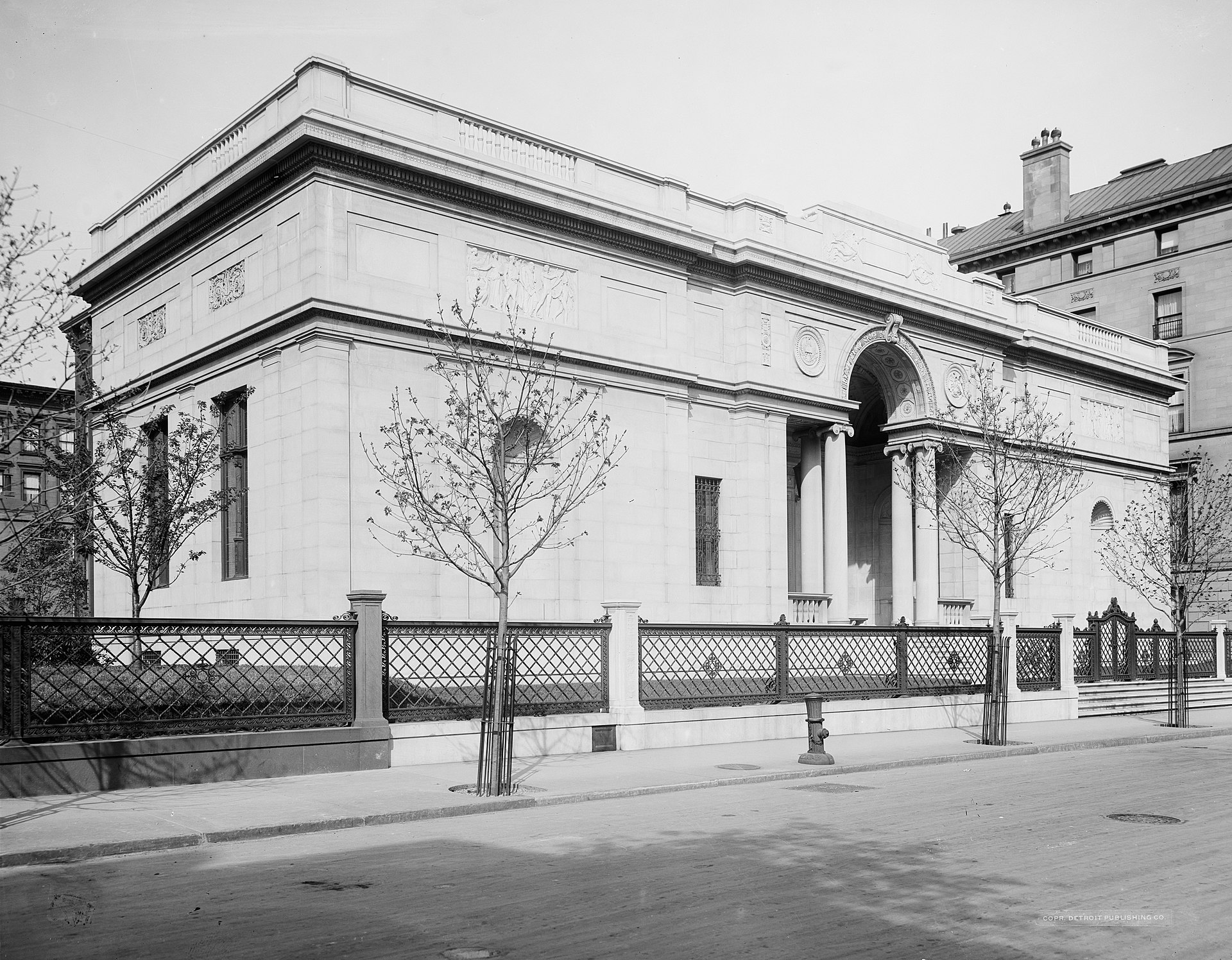 The library c. 1910, shortly after its completion
