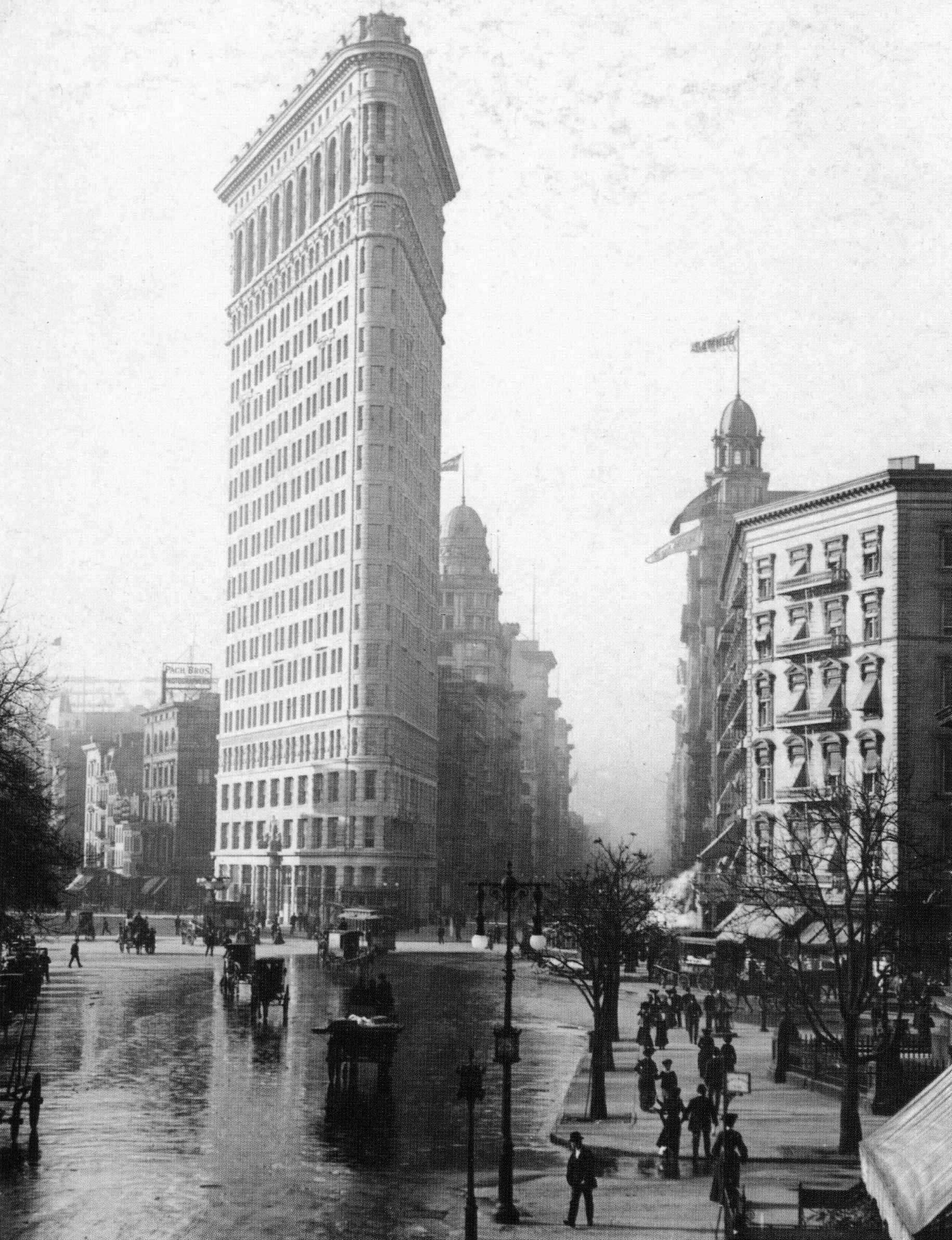 The Flatiron Building (Fuller Building) in Manhattan in 1903