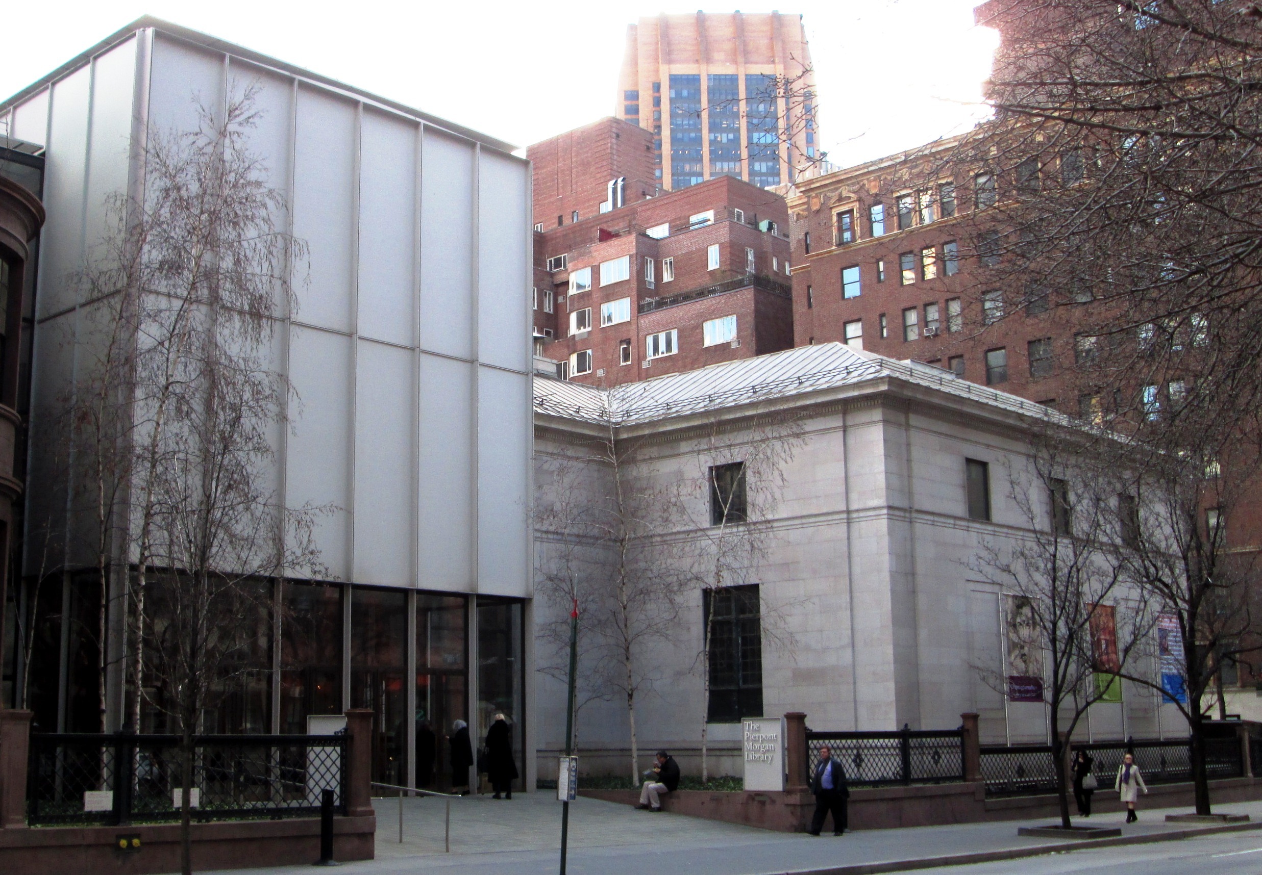 The Renzo Piano-designed entrance building (left) and the Benjamin Wistar Morris-designed annex building (right)