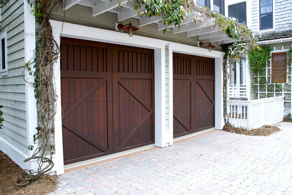 How to Tell If Your Garage Door Needs to Be Repaired