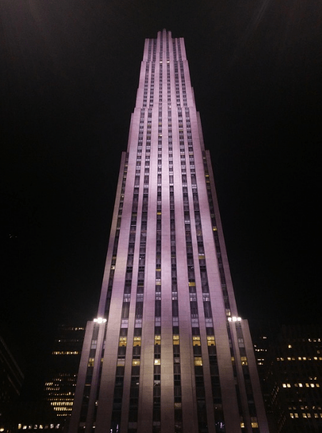 A picture of Rockefeller Center at night 