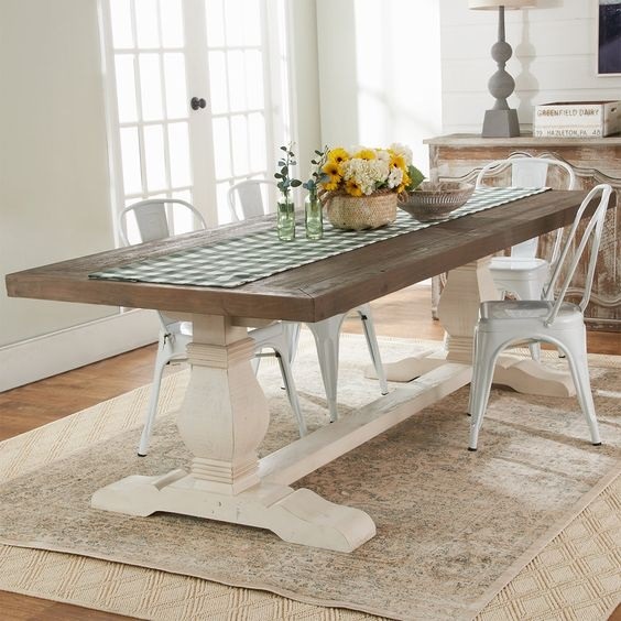Choosing a dining table for the dining area