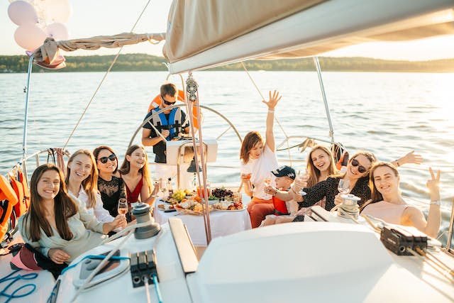 Raise the Fun Factor in All Your Parties by Hiring a Boat