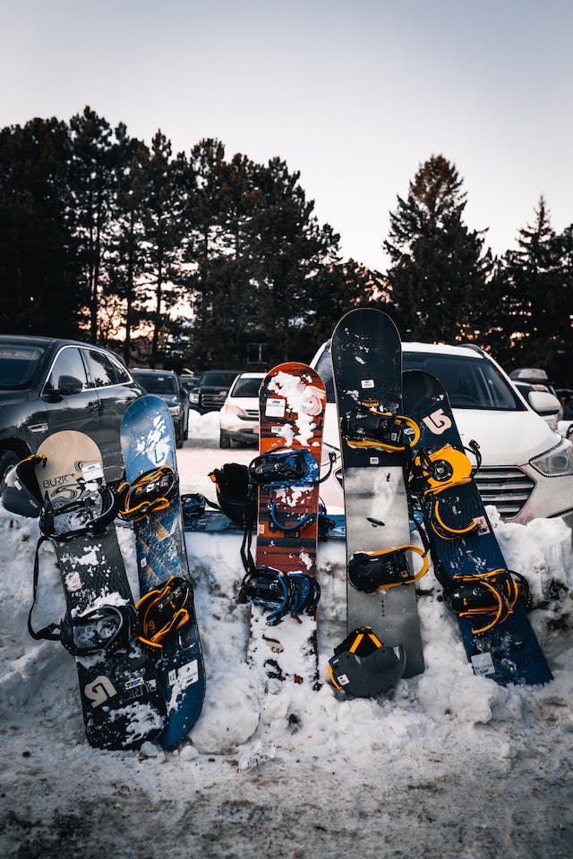 Snowboards: Choosing the Perfect One for Beginners
