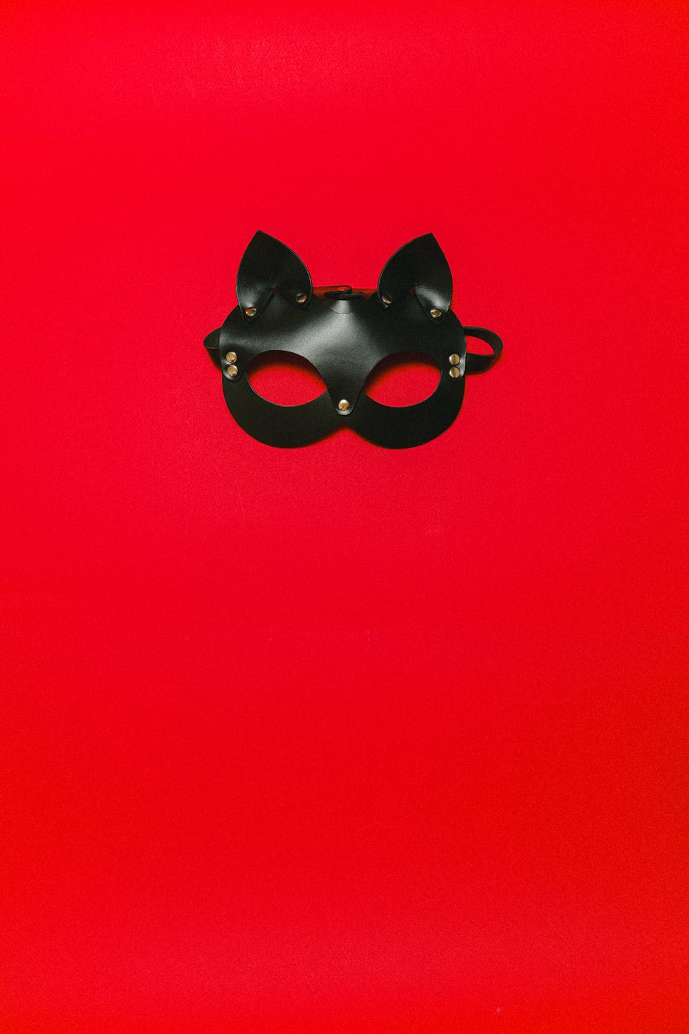 mask red background
