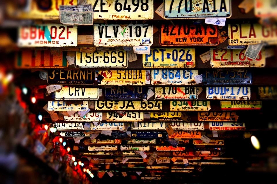 Know the importance and benefits of custom number or license plates for your vehicle