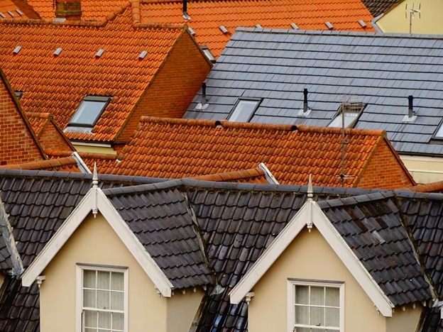 3 Ways to Know When It's Time to Repair Your Roofing