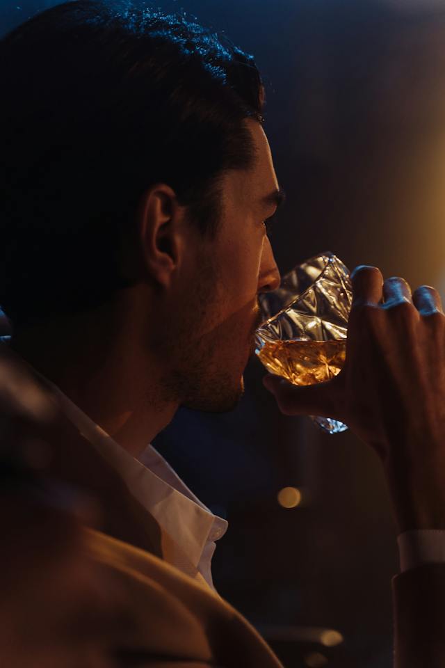 Thumb Rules To Host A Perfect Whisky Tasting Party For Your Glass Buddies
