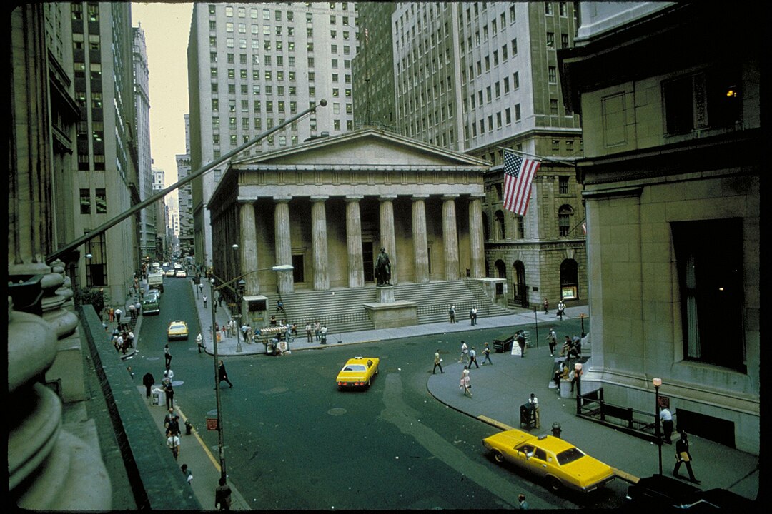 Who Designed Federal Hall National Memorial in New York