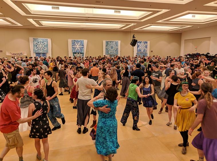 The Contra dance at the Flurry Festival of 2019