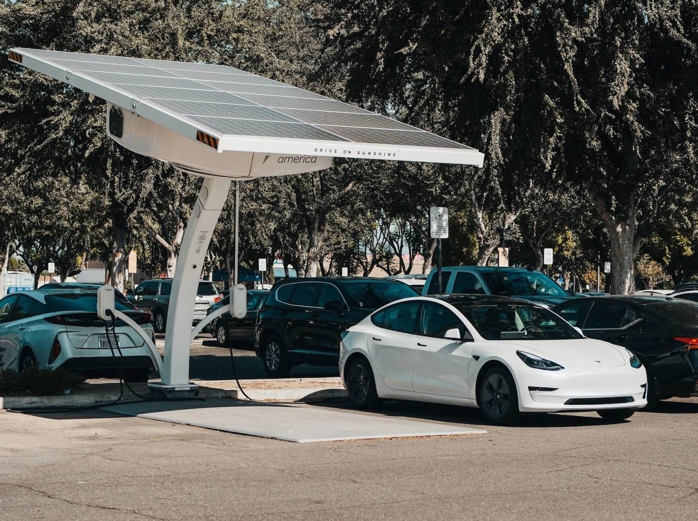 solar panels charge EV