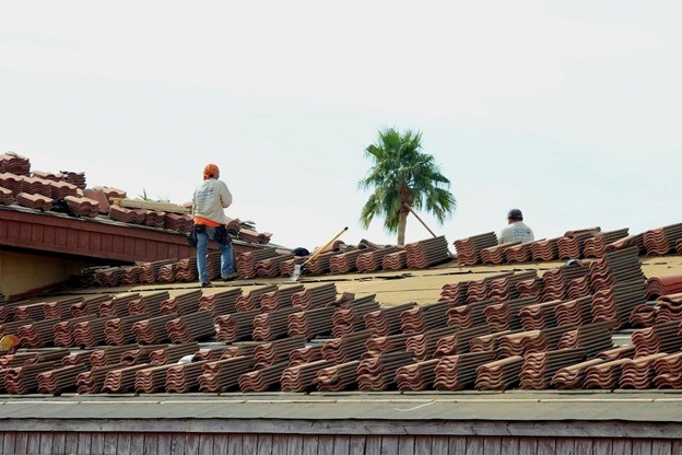 7 Things to Do Before Hiring Roofers