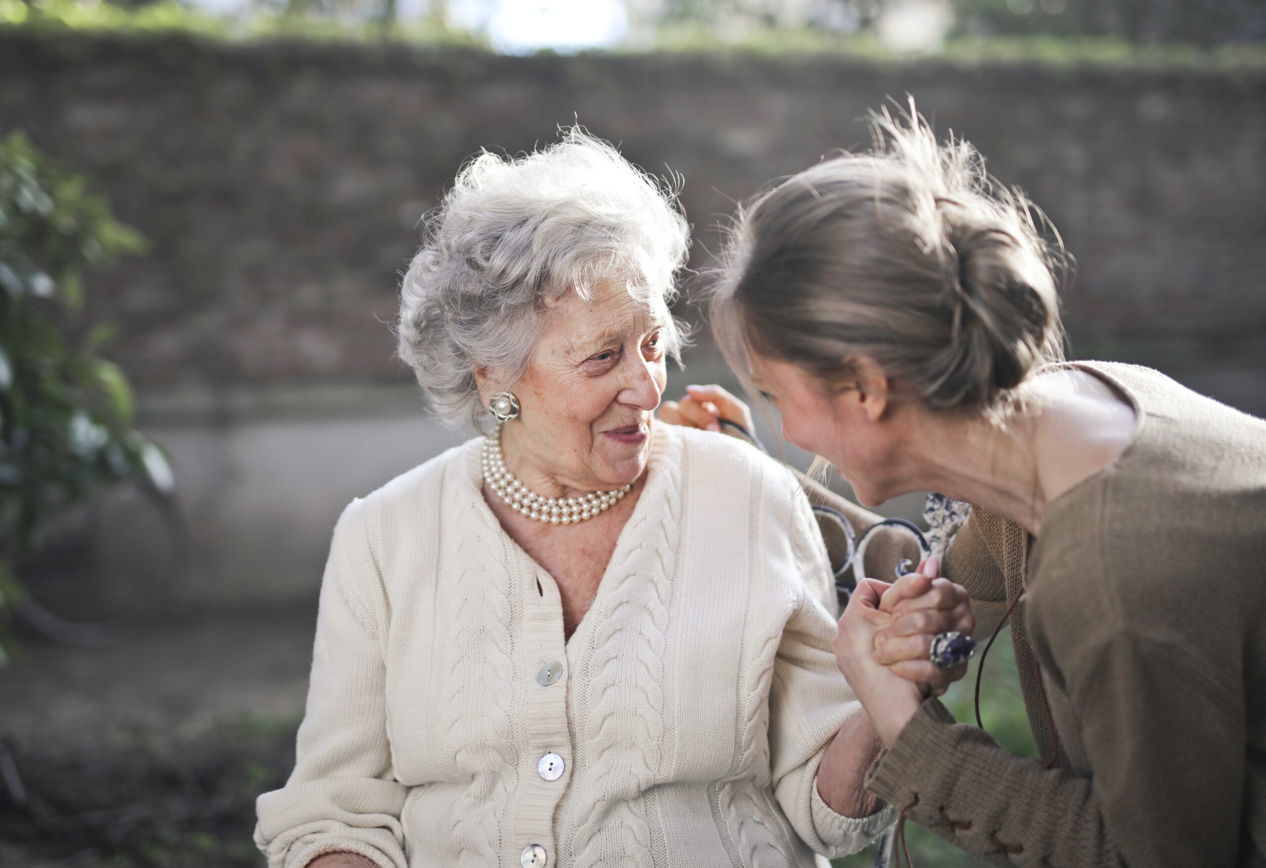 Nine Steps to Take When Your Elderly Parents Require Help