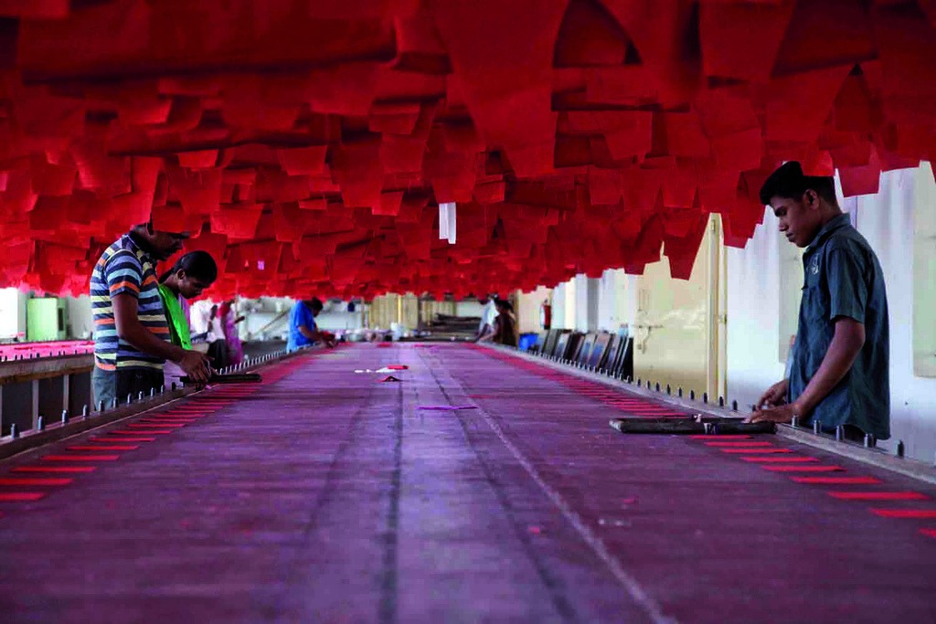 Textile workers in Tiruppur, South India