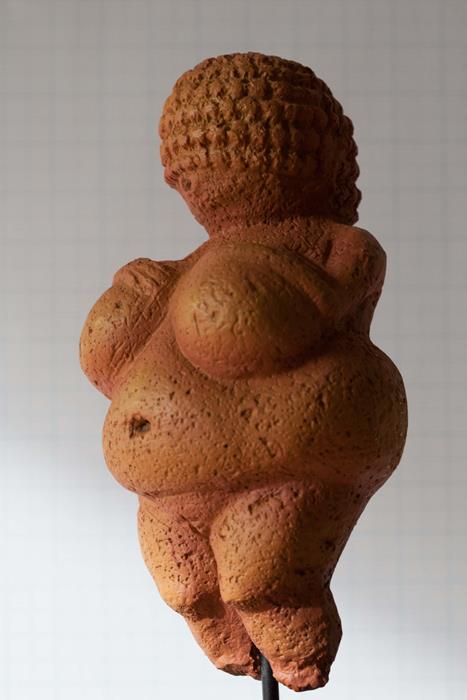 Sculpture of naked woman