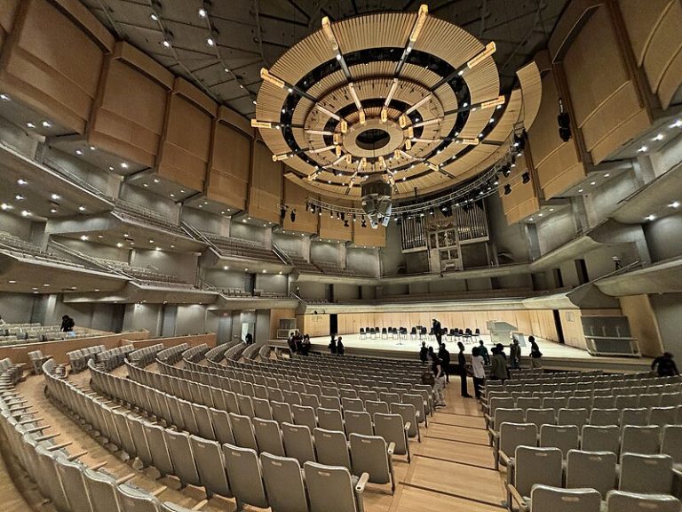 The Roy Thomson Hall 768x576